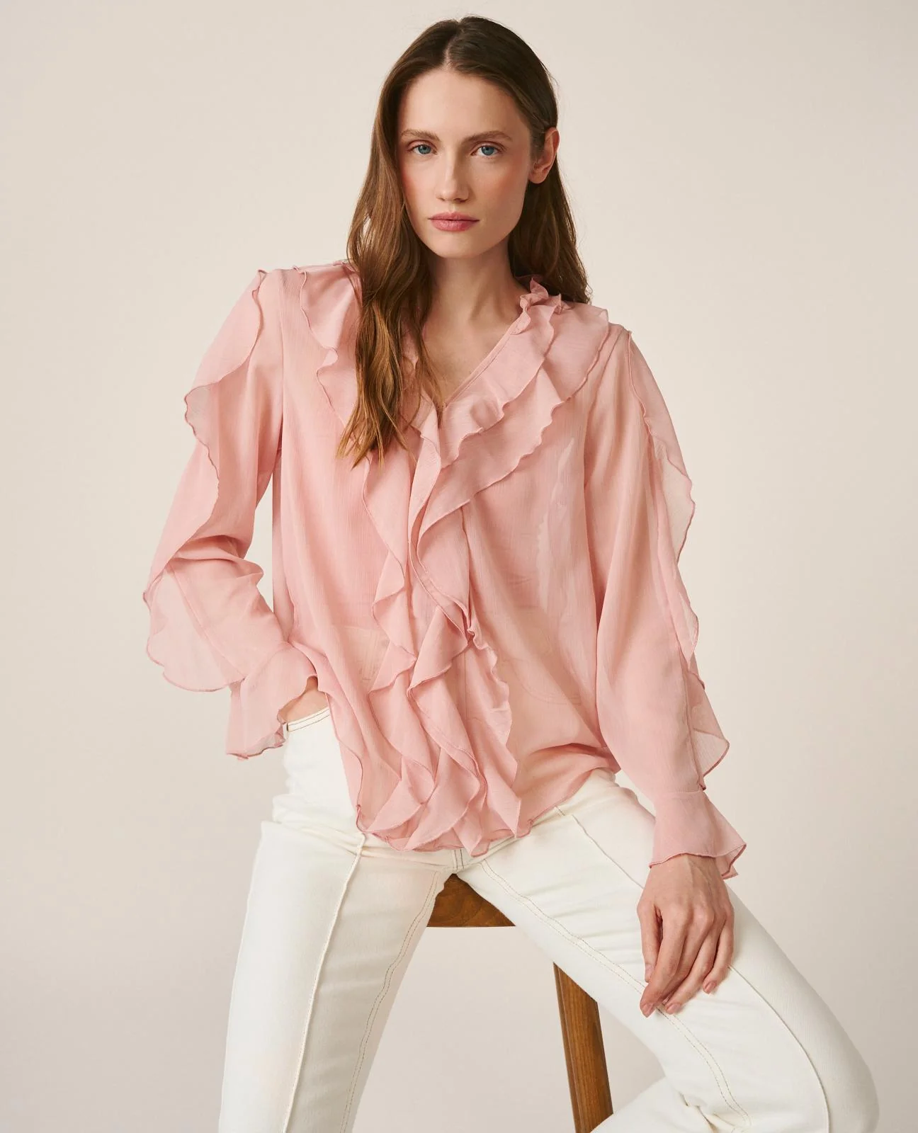 BLUSA CON VOLANTES
