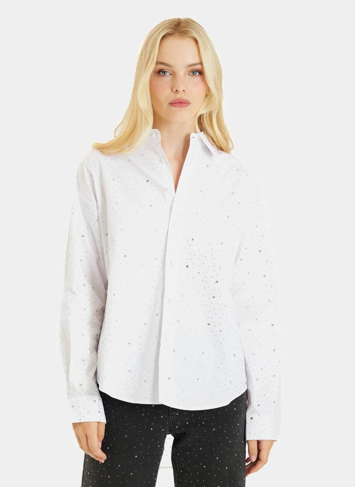 CAMISA CON DETALLES DE PEDRERÍA