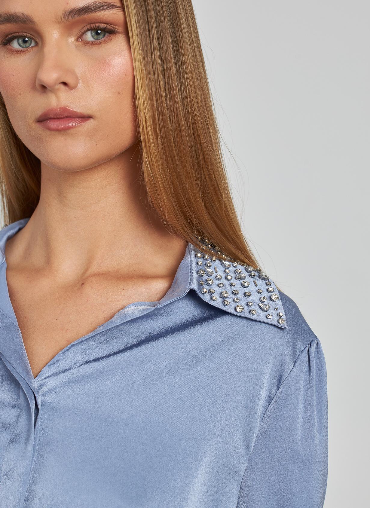 CAMISA EFECTO SATINADO PEDRERÍA - Image 4
