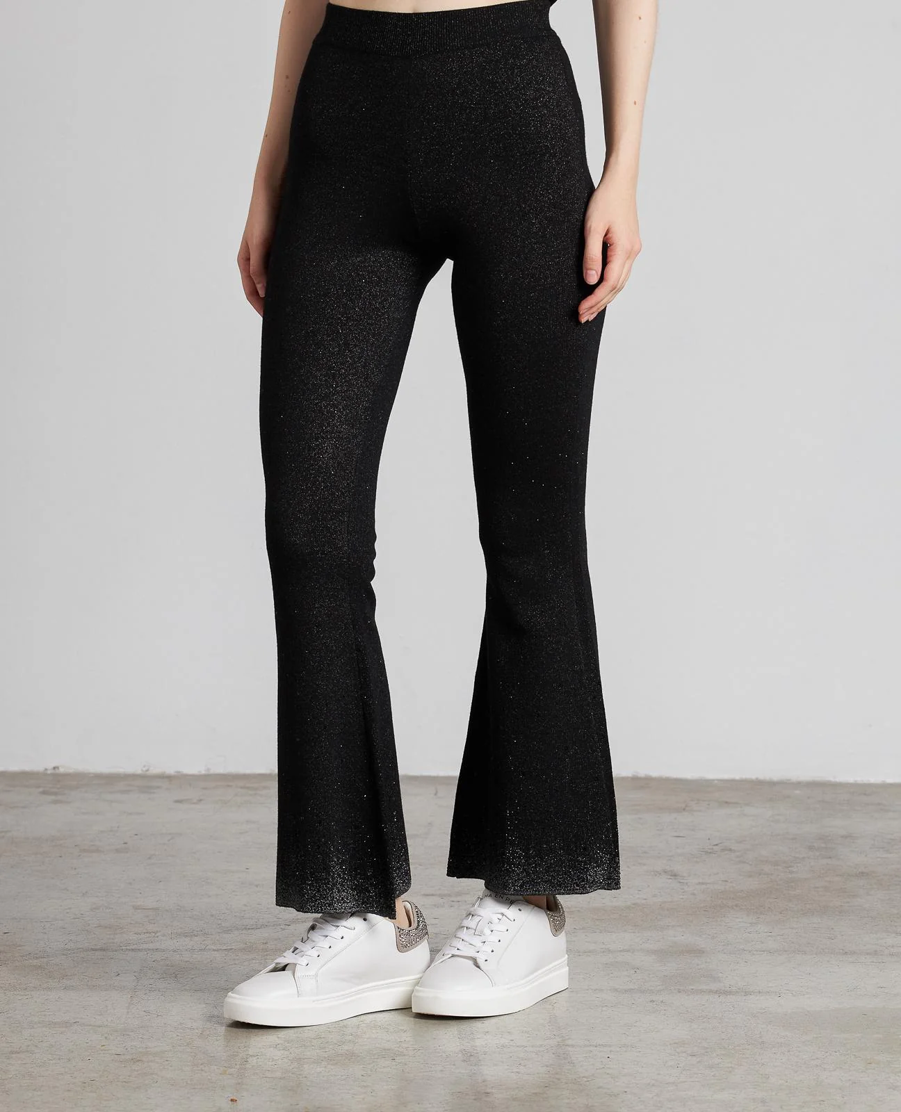 PANTALÓN ACAMPANADO DETALLES