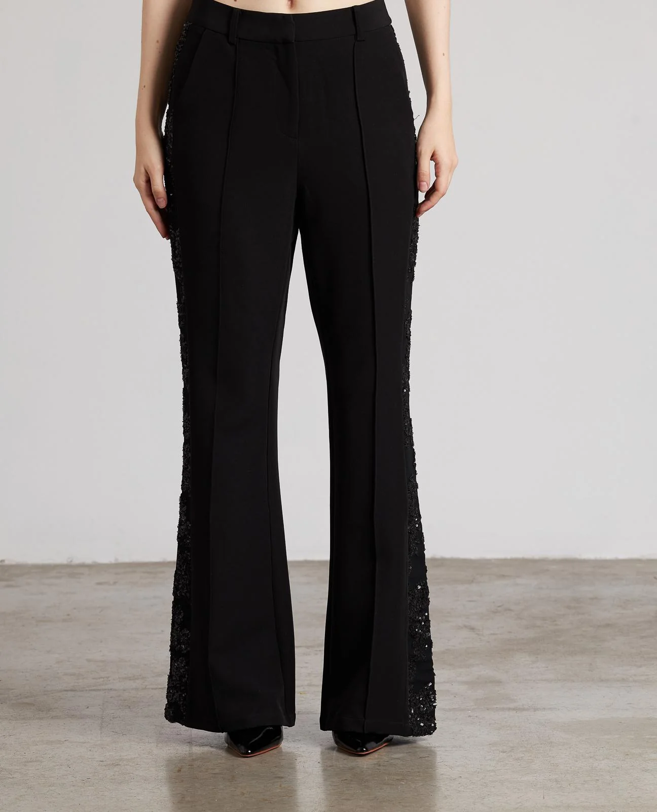 PANTALÓN FLARE DETALLES - Image 3