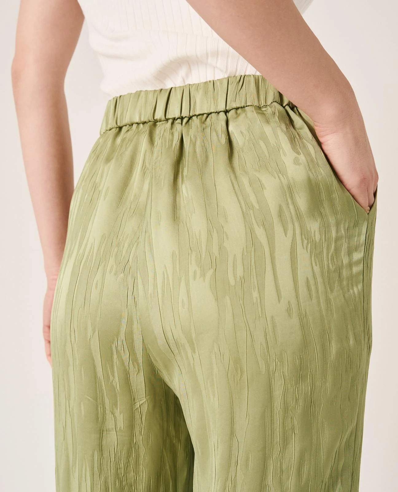PANTALÓN TIRO ALTO TEXTURA - Image 3