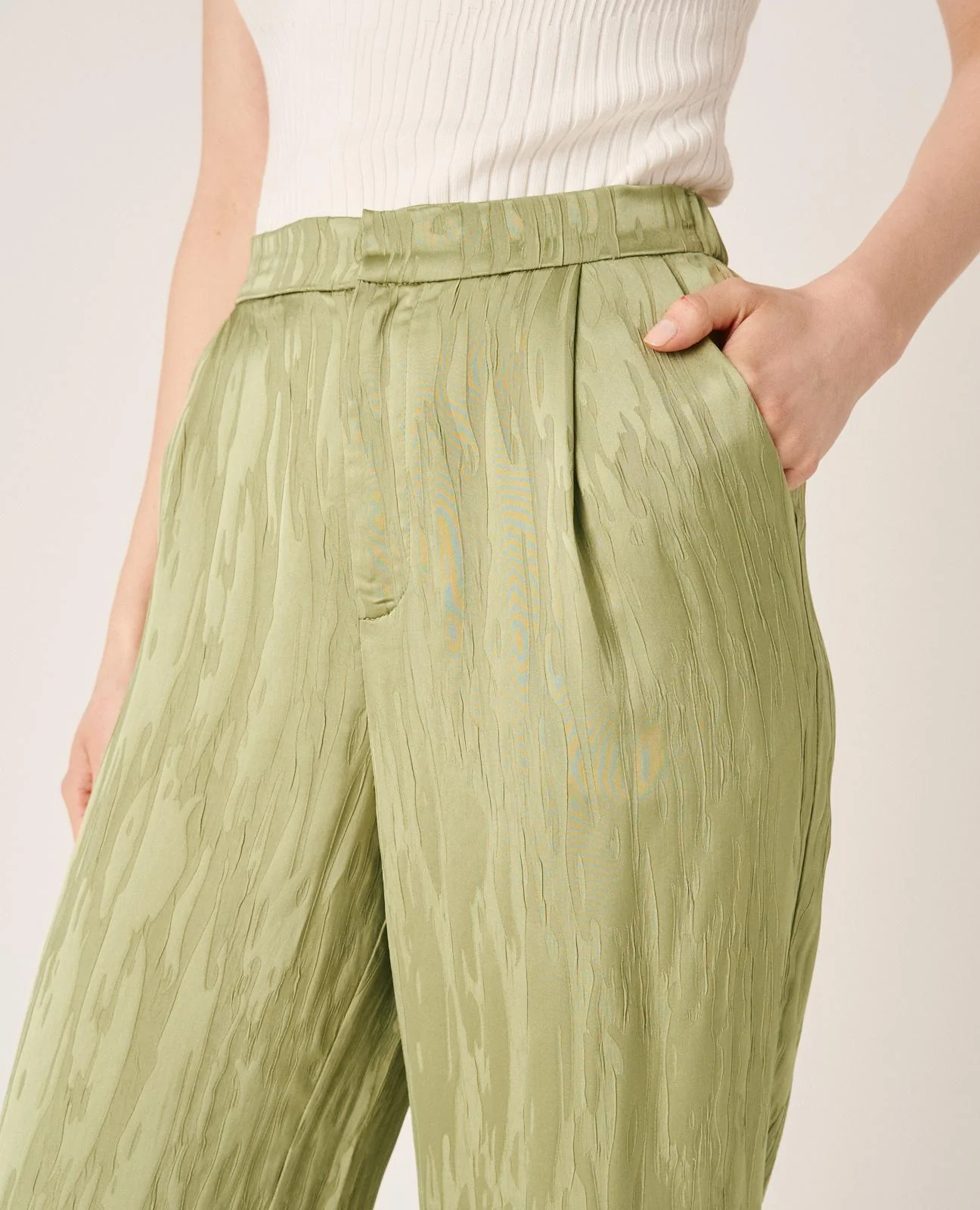 PANTALÓN TIRO ALTO TEXTURA - Image 4