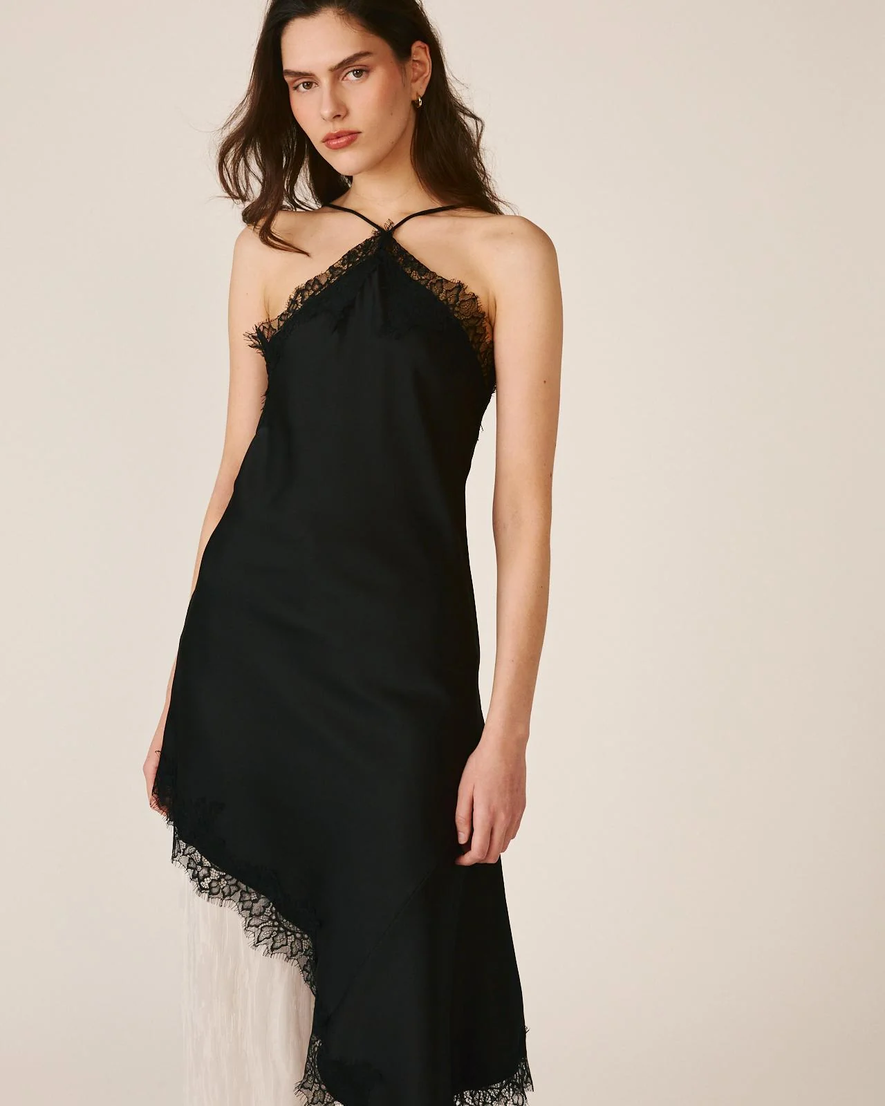 VESTIDO LENCERO ASIMÉTRICO