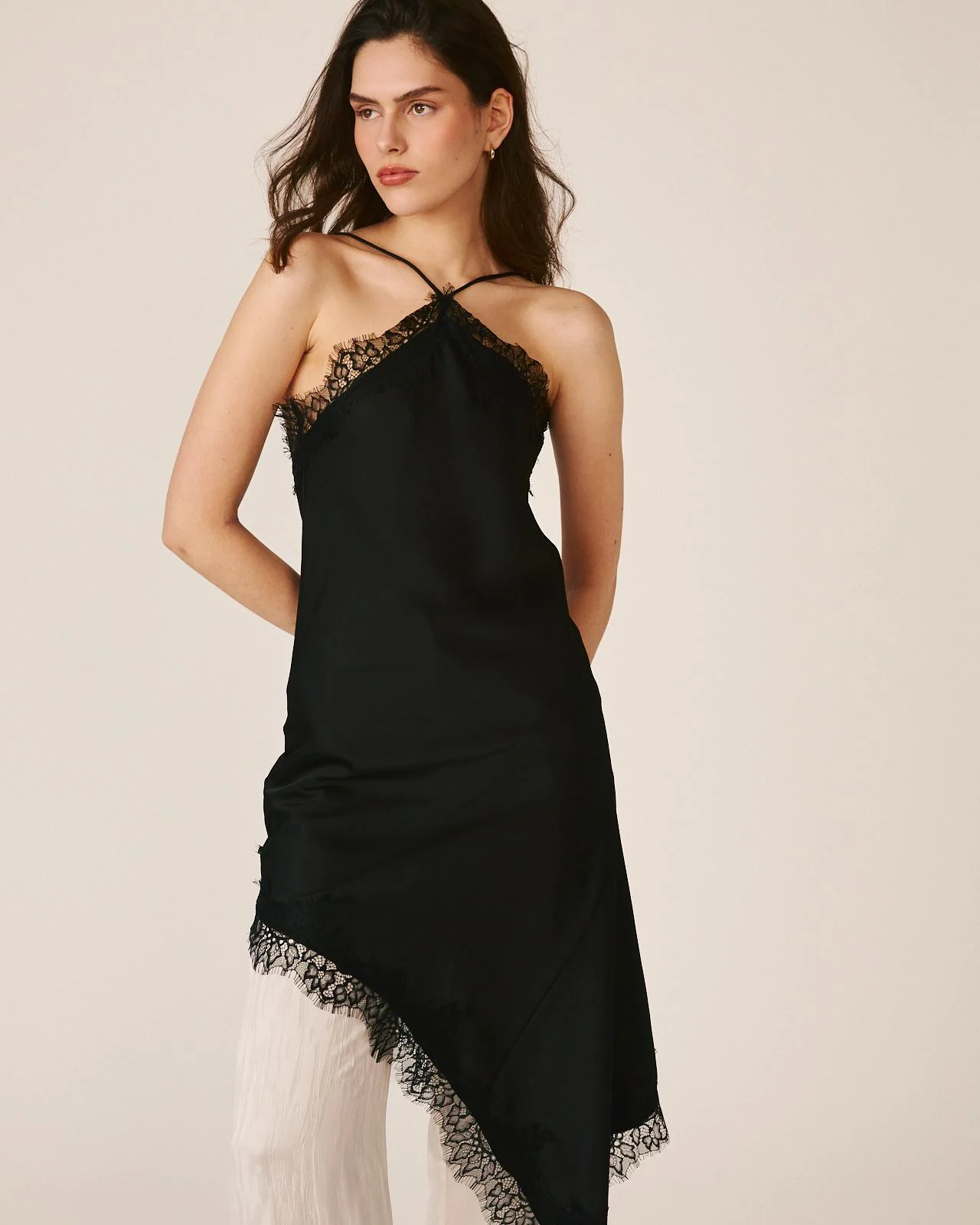 VESTIDO LENCERO ASIMÉTRICO - Image 3