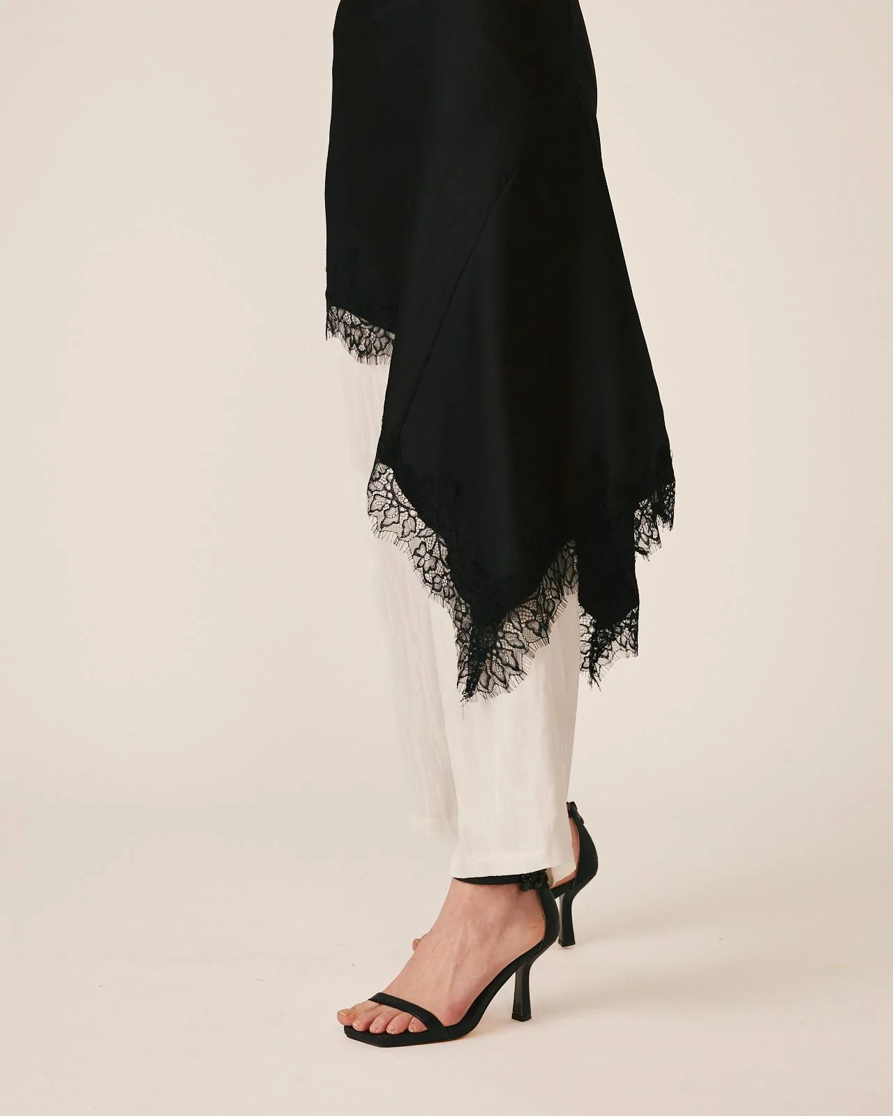 VESTIDO LENCERO ASIMÉTRICO - Image 8