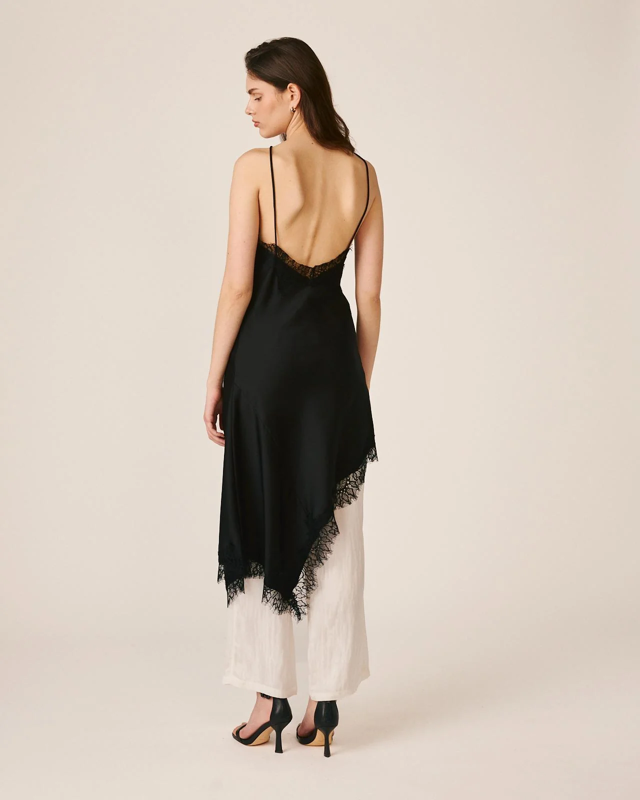 VESTIDO LENCERO ASIMÉTRICO - Image 9