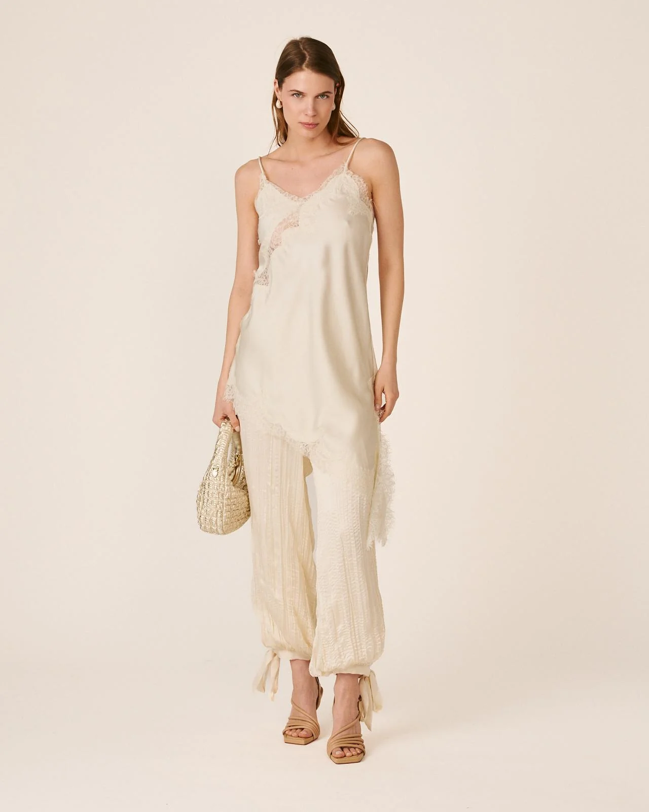VESTIDO LENCERO