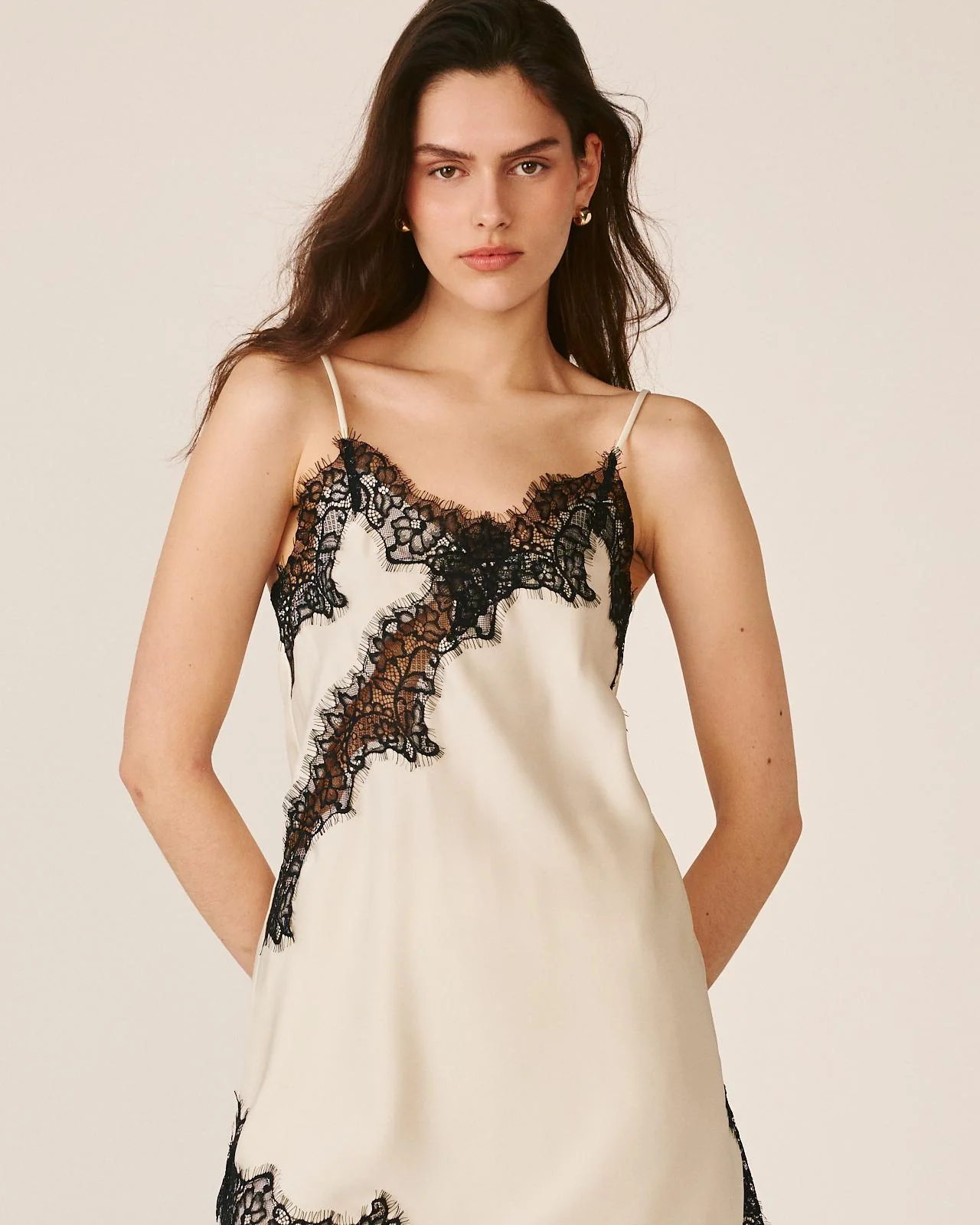 VESTIDO LENCERO