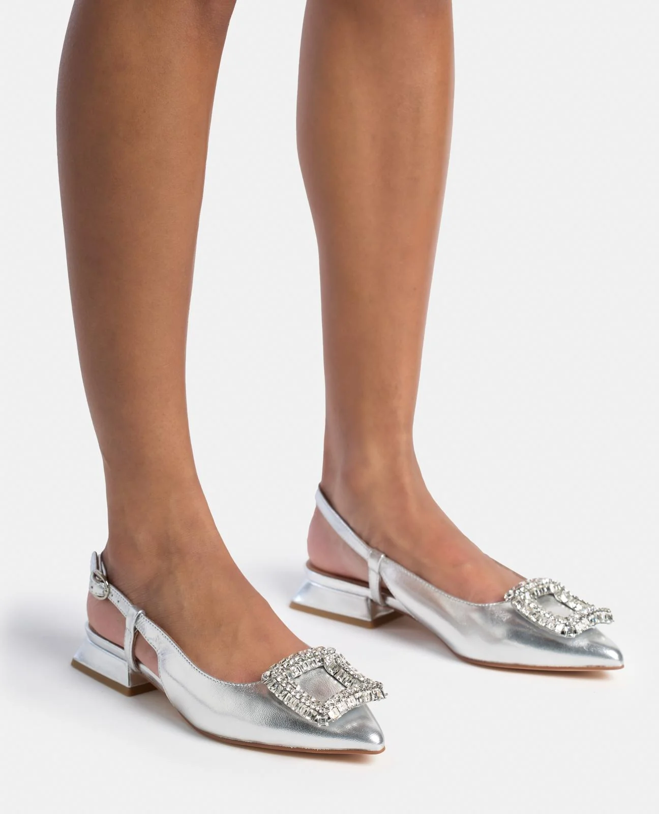 ZAPATO CON BROCHE PLANO - Image 4